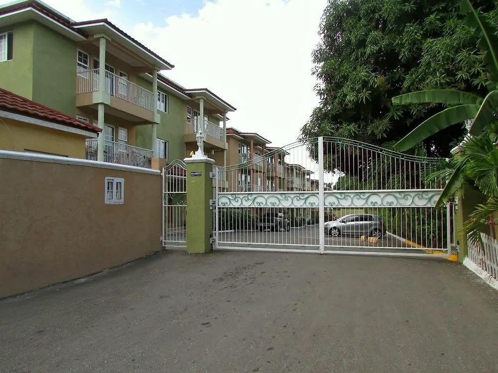 Centrally Located Guest Apartments Kingston 3*,