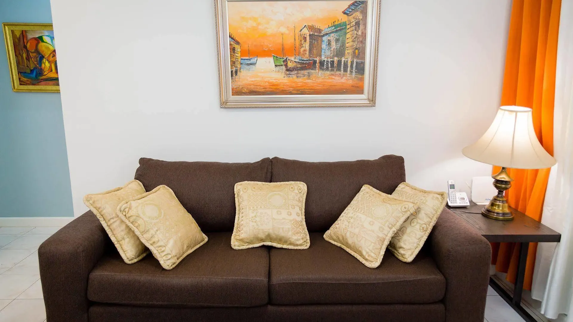 Centrally Located Guest Apartments Kingston Hotel