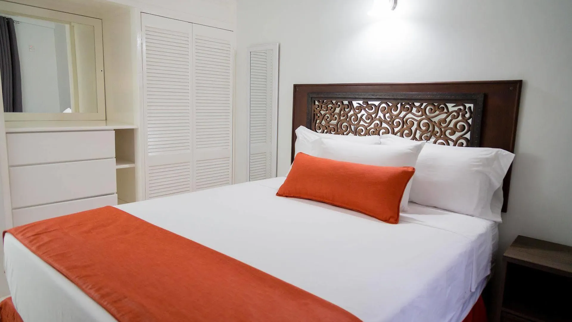 Centrally Located Guest Apartments Kingston Hotel