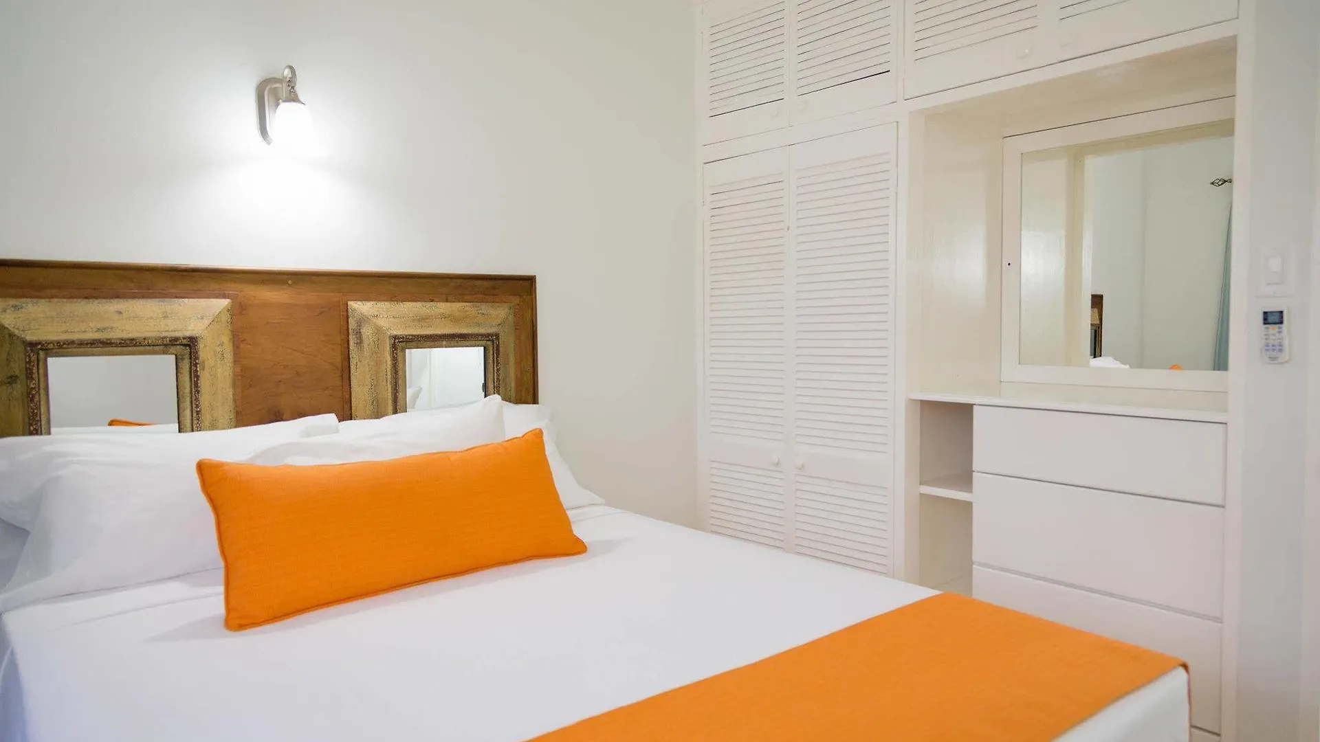 Centrally Located Guest Apartments Kingston Hotel