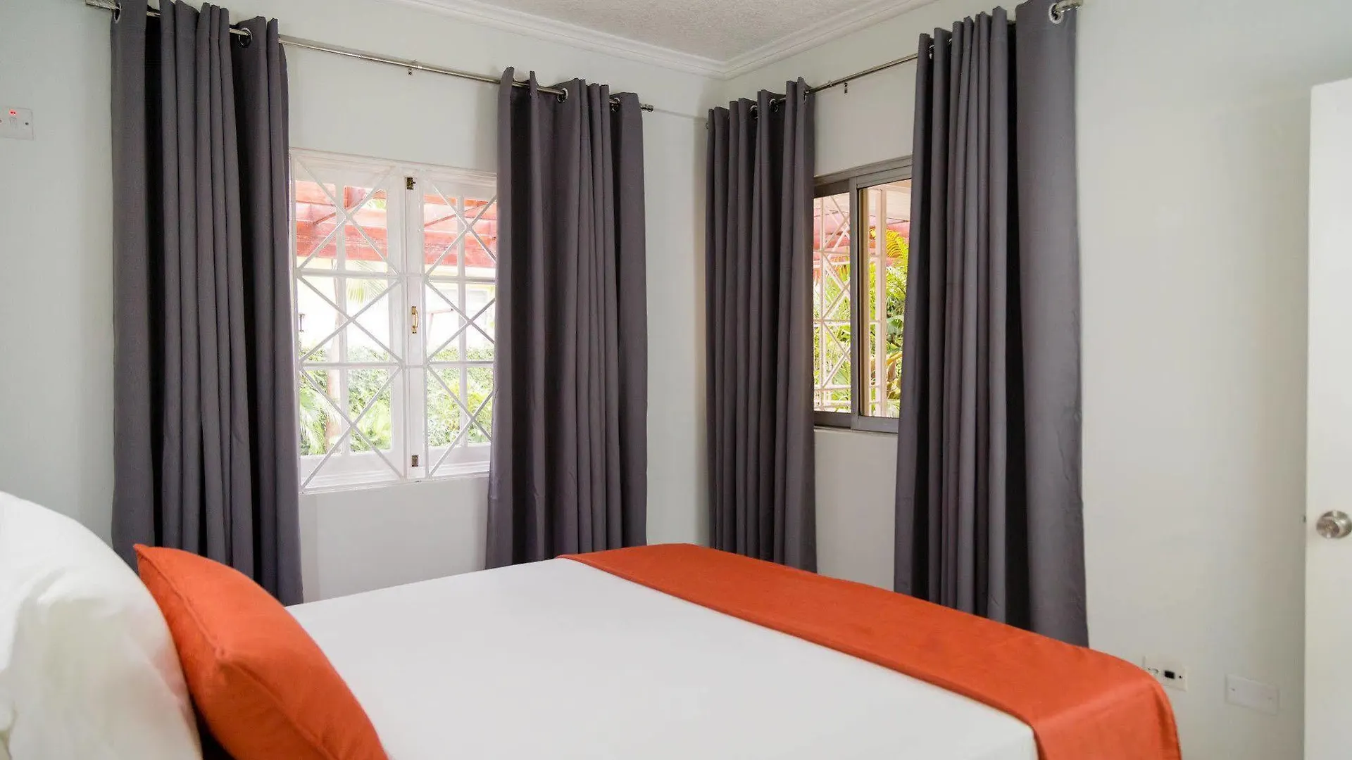 Hotel Centrally Located Guest Apartments Kingston